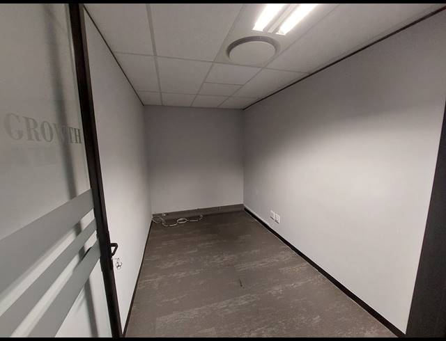292M² OFFICE TO LET IN VORNA VALLEY